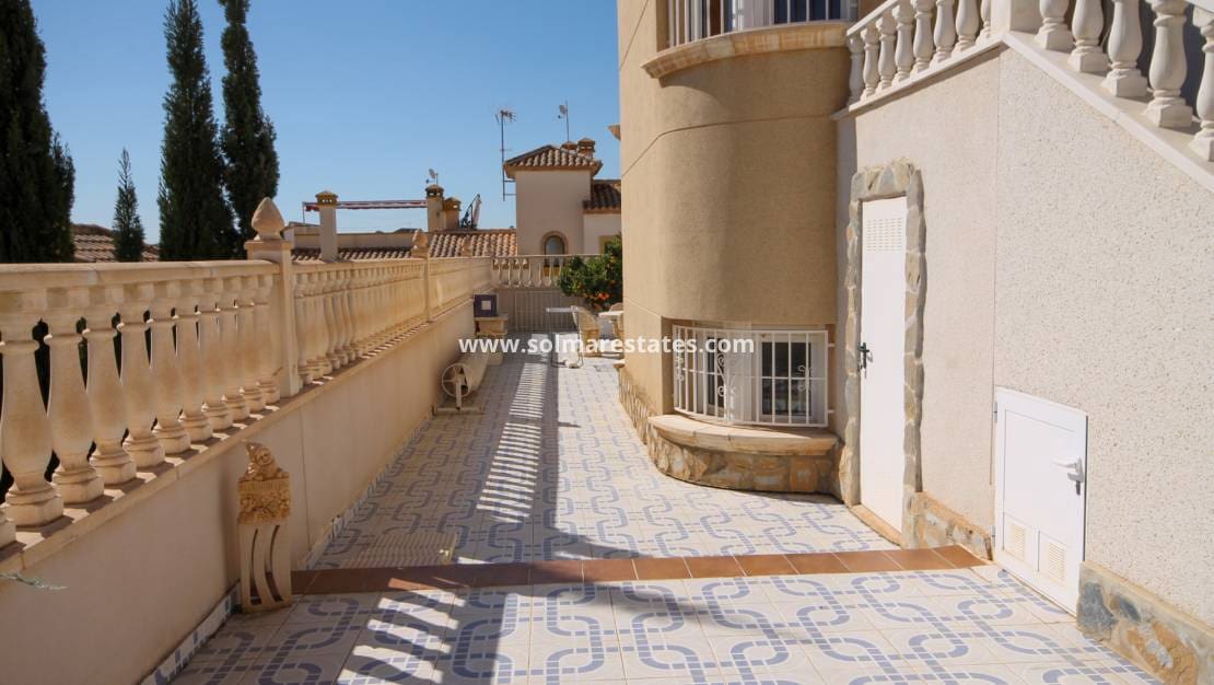 4 quarto Moradia para venda em Villamartin com piscina - 490 000 € (Ref: 9938516)