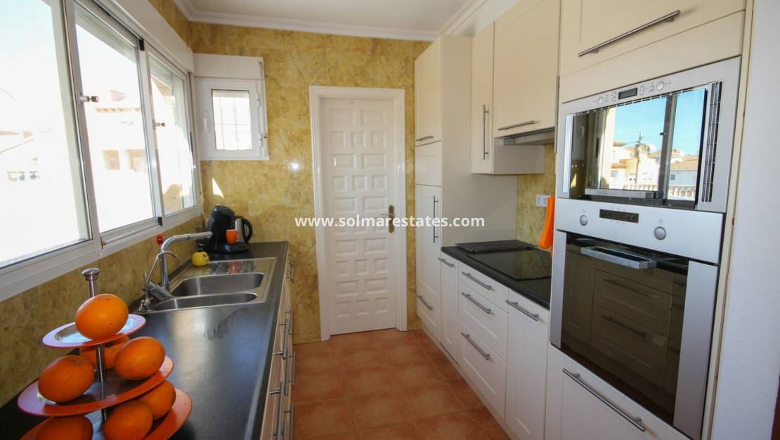 4 quarto Moradia para venda em Villamartin com piscina - 490 000 € (Ref: 9938516)
