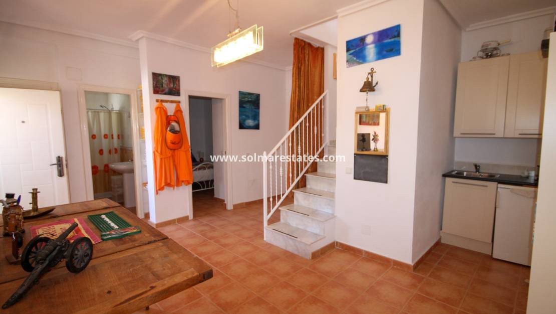 4 quarto Moradia para venda em Villamartin com piscina - 490 000 € (Ref: 9938516)