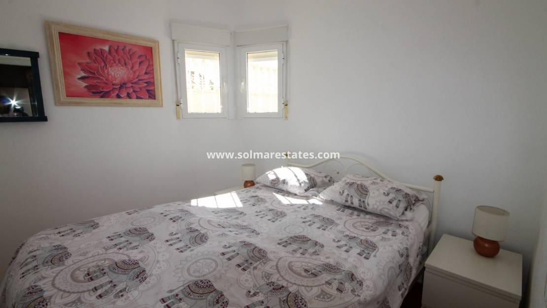 4 quarto Moradia para venda em Villamartin com piscina - 490 000 € (Ref: 9938516)