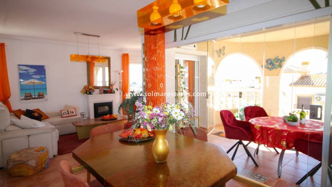 4 quarto Moradia para venda em Villamartin com piscina - 490 000 € (Ref: 9938516)