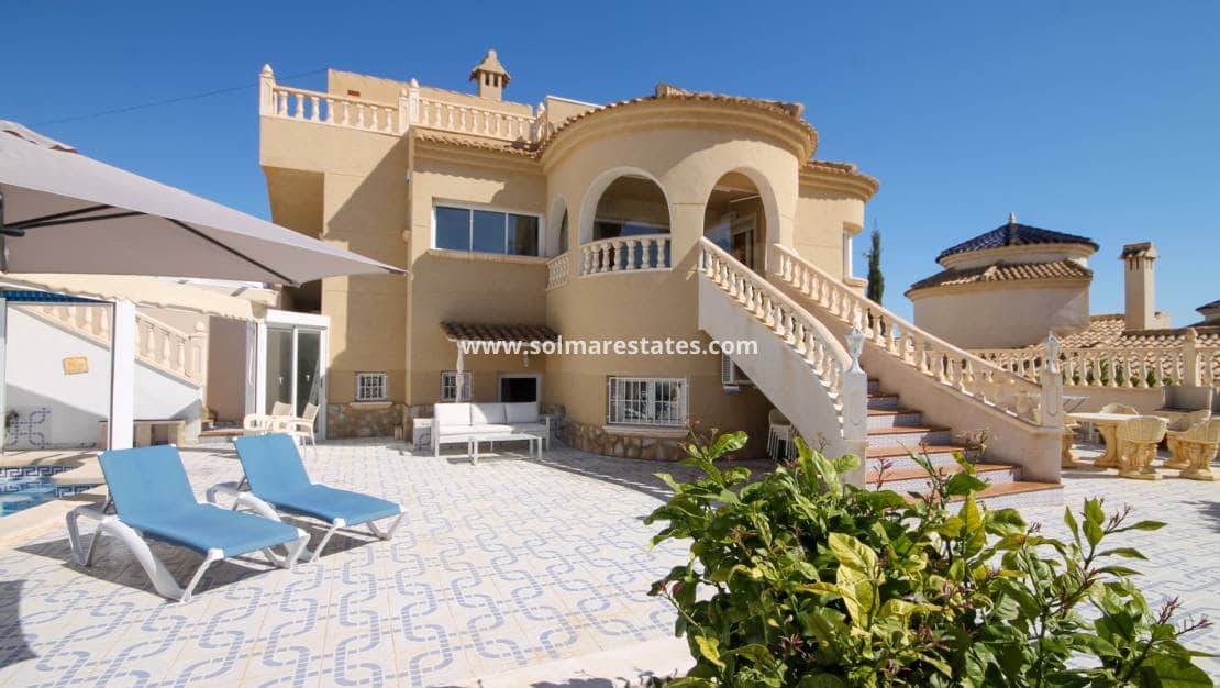 4 quarto Moradia para venda em Villamartin com piscina - 490 000 € (Ref: 9938516)