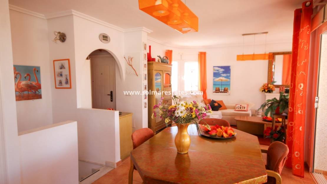 4 quarto Moradia para venda em Villamartin com piscina - 490 000 € (Ref: 9938516)