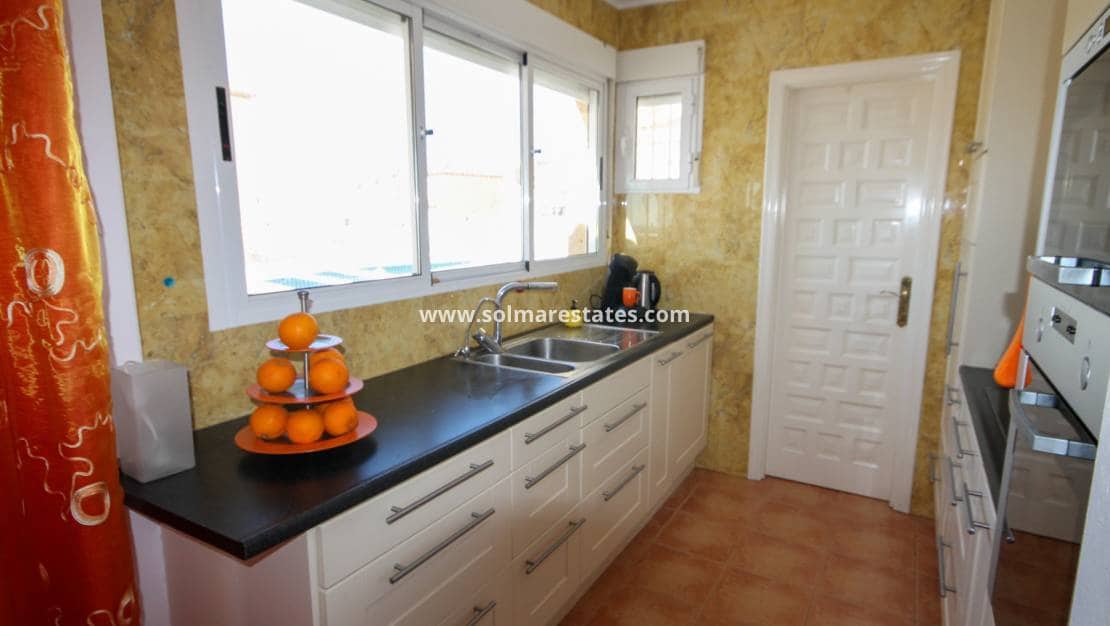 4 quarto Moradia para venda em Villamartin com piscina - 490 000 € (Ref: 9938516)