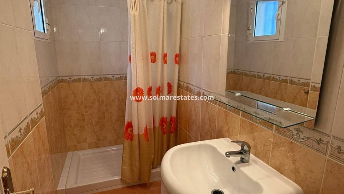 4 quarto Moradia para venda em Villamartin com piscina - 490 000 € (Ref: 9938516)