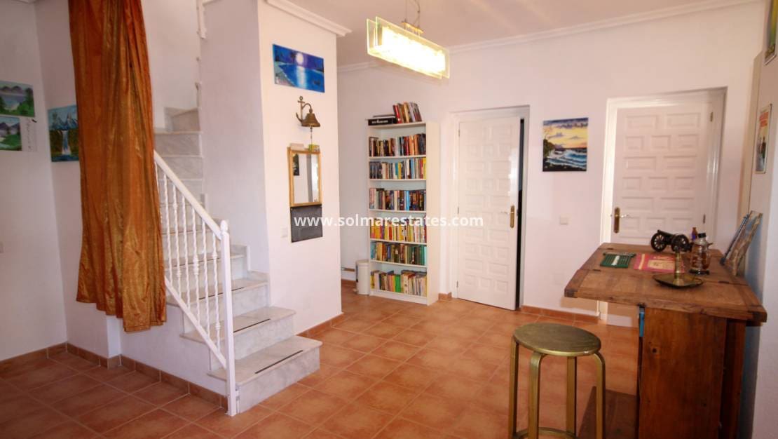 4 quarto Moradia para venda em Villamartin com piscina - 490 000 € (Ref: 9938516)