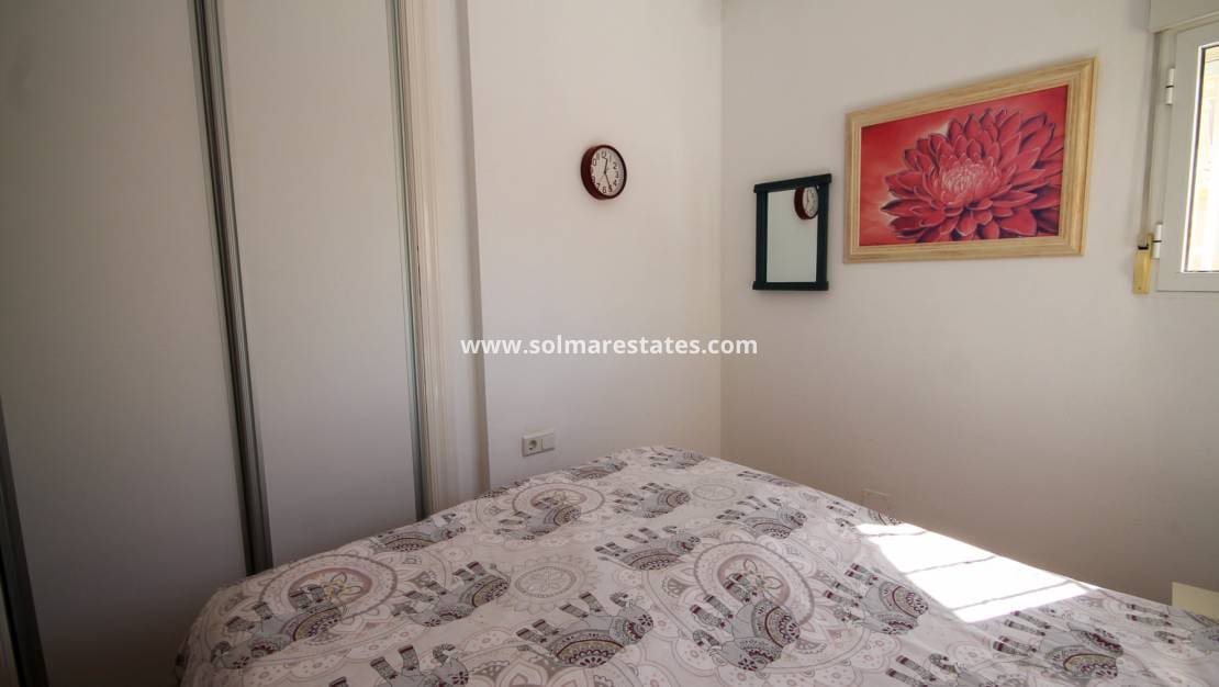 4 quarto Moradia para venda em Villamartin com piscina - 490 000 € (Ref: 9938516)