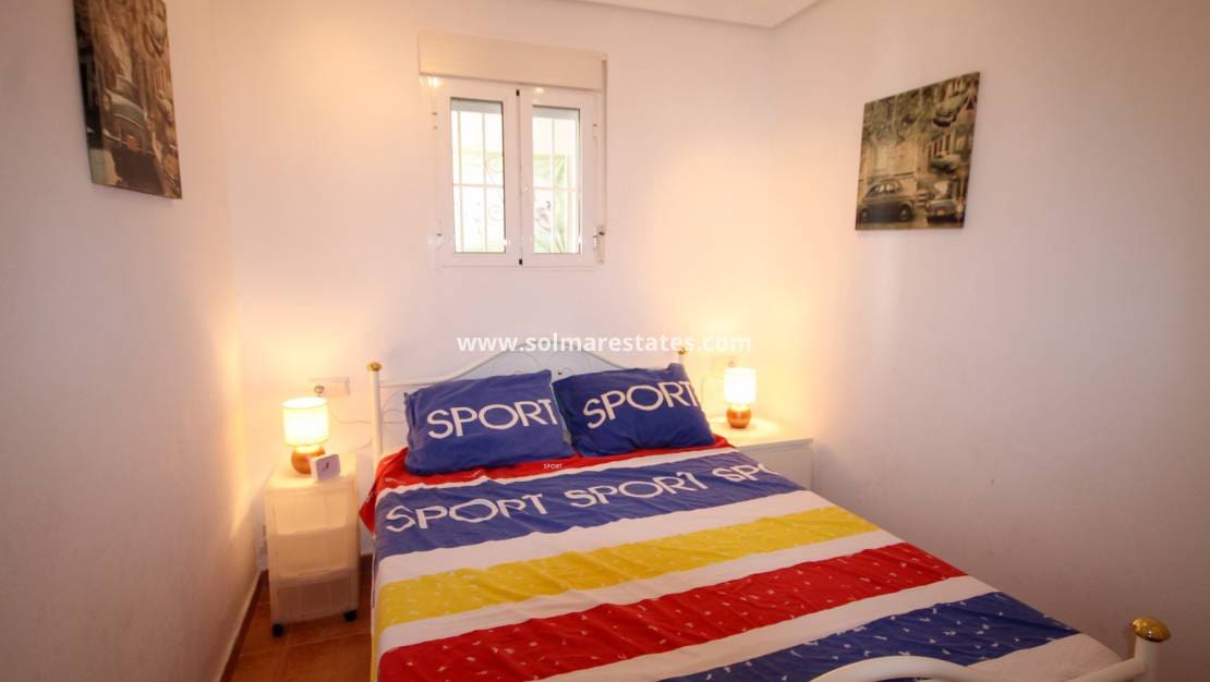 4 quarto Moradia para venda em Villamartin com piscina - 490 000 € (Ref: 9938516)