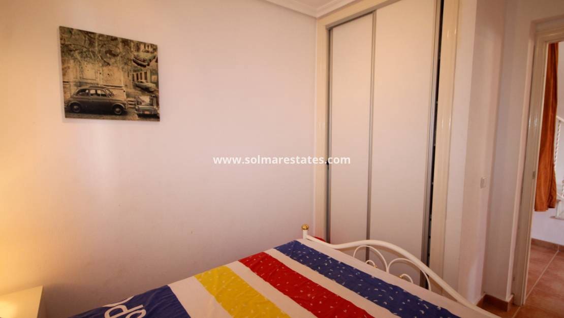 4 quarto Moradia para venda em Villamartin com piscina - 490 000 € (Ref: 9938516)