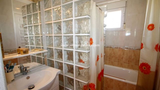 4 makuuhuone Huvila myytävänä paikassa Villamartin, Orihuela mukana uima-altaan - 490 000 € (Ref: 9938516)