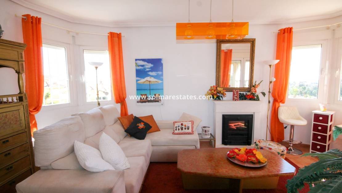 4 quarto Moradia para venda em Villamartin com piscina - 490 000 € (Ref: 9938516)