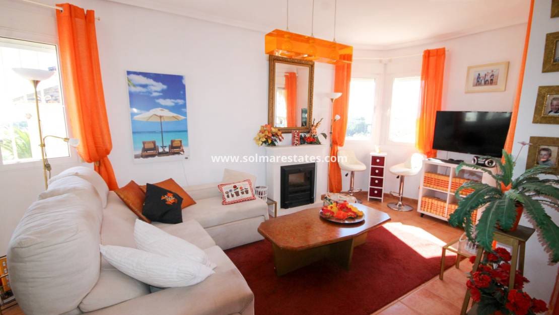 4 quarto Moradia para venda em Villamartin com piscina - 490 000 € (Ref: 9938516)