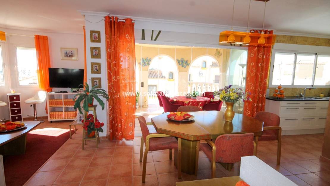 4 quarto Moradia para venda em Villamartin com piscina - 490 000 € (Ref: 9938516)