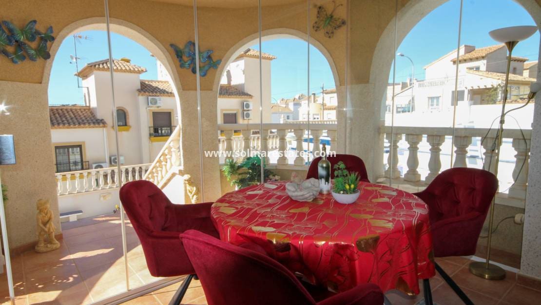 4 quarto Moradia para venda em Villamartin com piscina - 490 000 € (Ref: 9938516)
