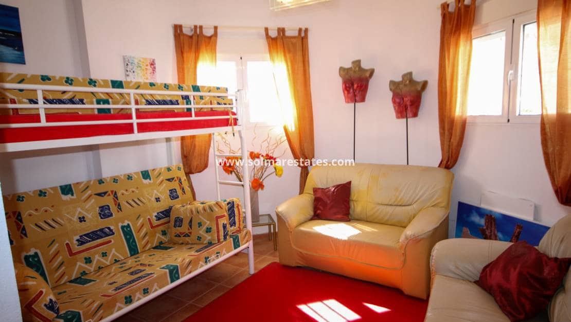 4 quarto Moradia para venda em Villamartin com piscina - 490 000 € (Ref: 9938516)