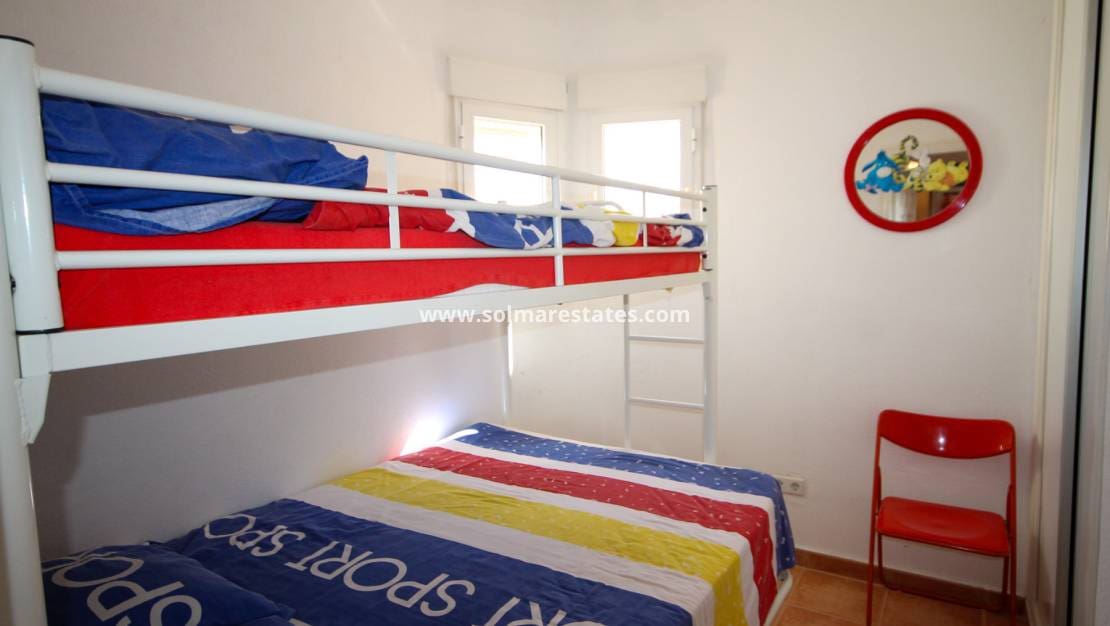 4 quarto Moradia para venda em Villamartin com piscina - 490 000 € (Ref: 9938516)
