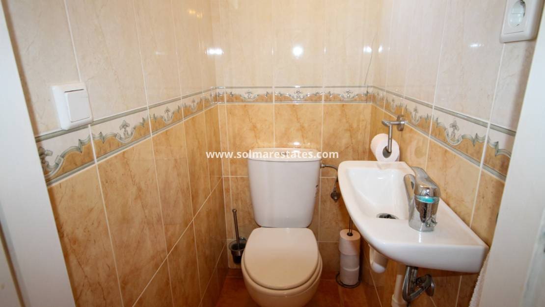 4 quarto Moradia para venda em Villamartin com piscina - 490 000 € (Ref: 9938516)