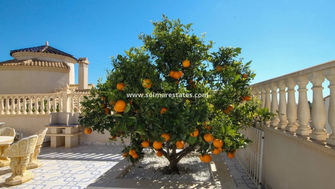 4 quarto Moradia para venda em Villamartin com piscina - 490 000 € (Ref: 9938516)