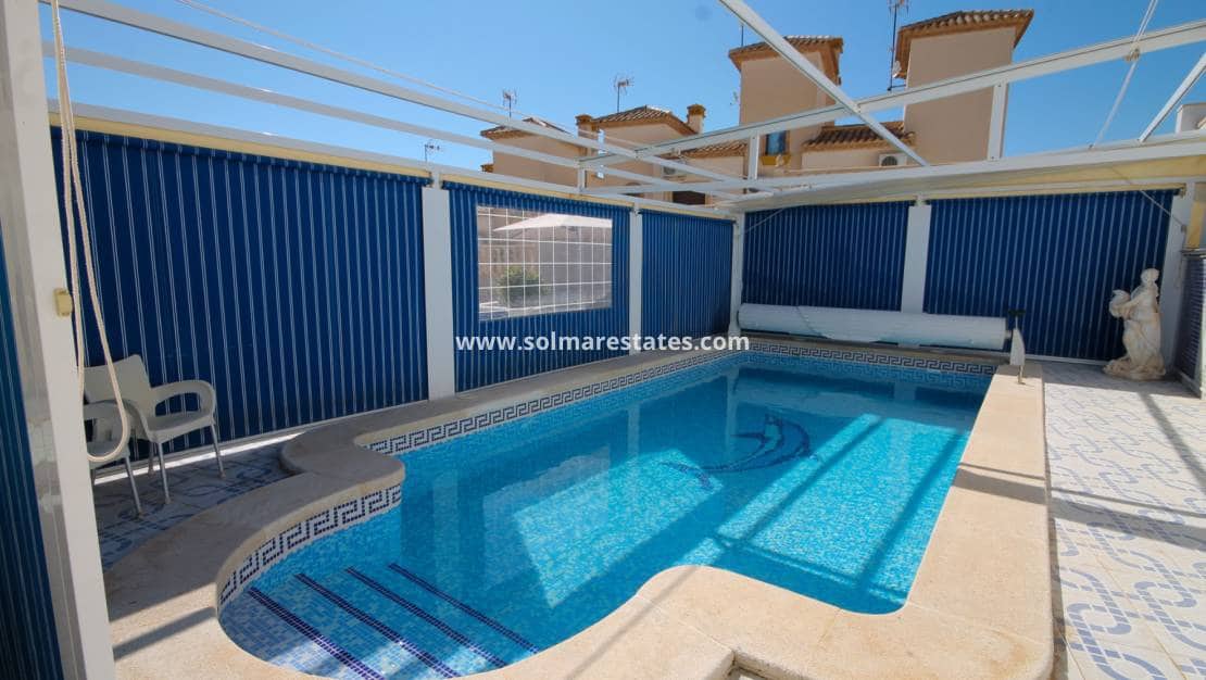 4 quarto Moradia para venda em Villamartin com piscina - 490 000 € (Ref: 9938516)