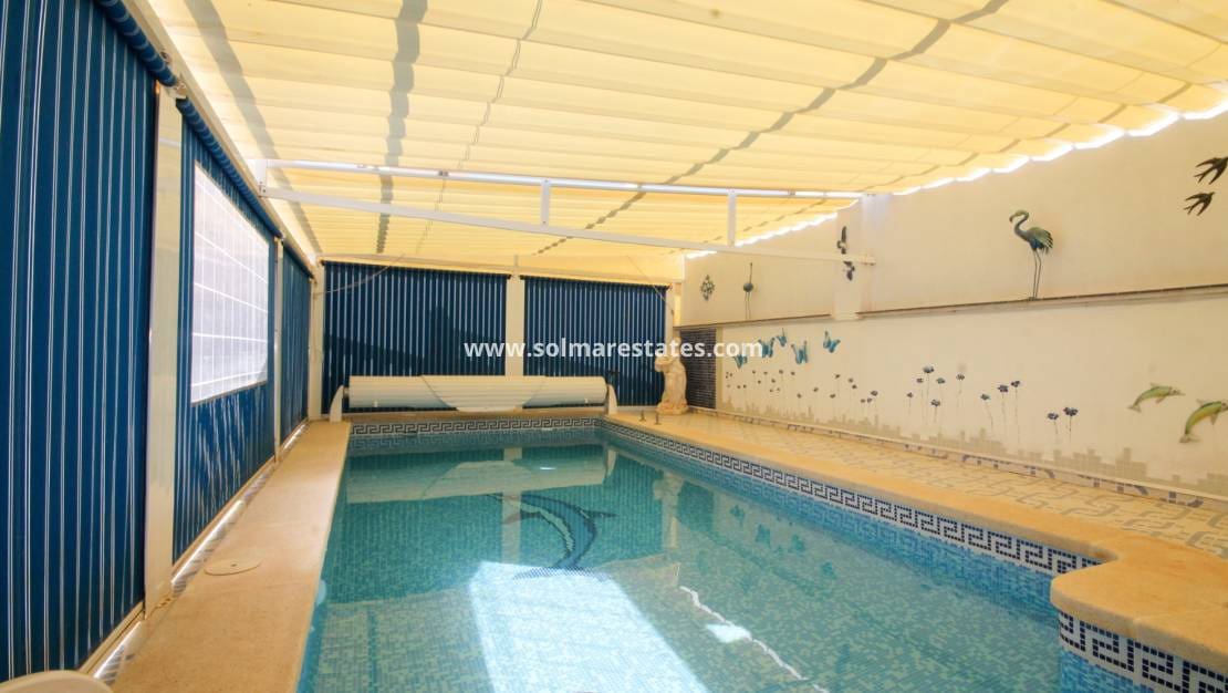4 quarto Moradia para venda em Villamartin com piscina - 490 000 € (Ref: 9938516)