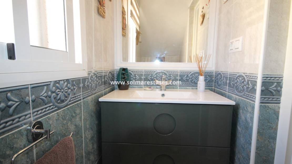 Pareado de 3 habitaciones en Villamartin en venta con piscina - 247.500 € (Ref: 9938517)