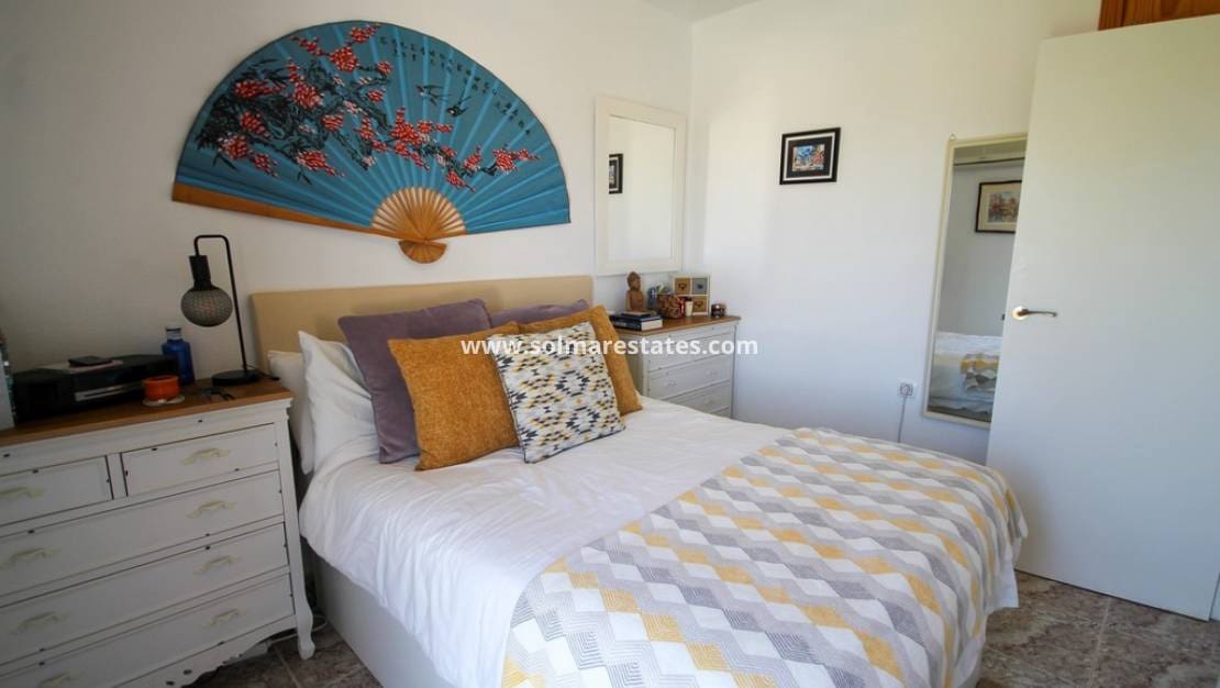 Pareado de 3 habitaciones en Villamartin en venta con piscina - 247.500 € (Ref: 9938517)