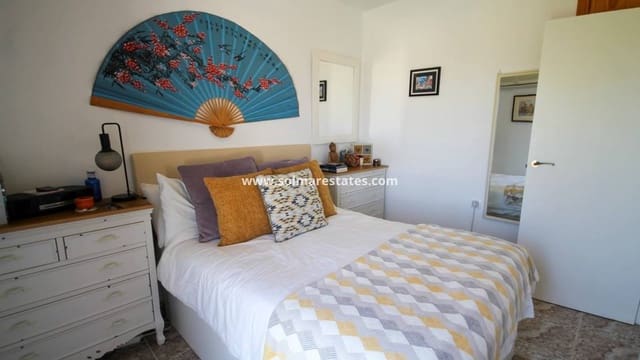 3 quarto Moradia Geminada para venda em Villamartin, Orihuela com piscina - 247 500 € (Ref: 9938517)
