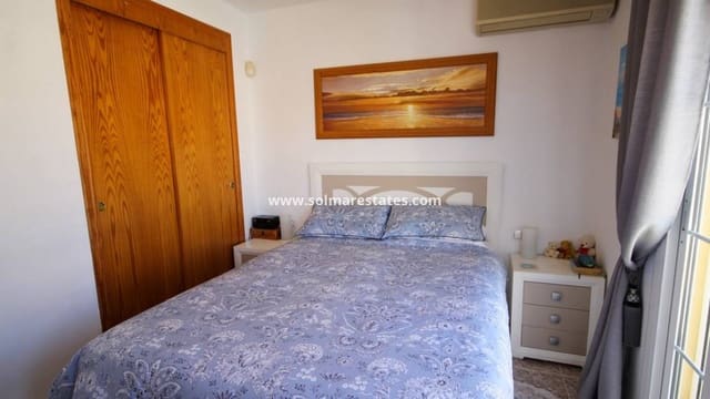 3 quarto Moradia Geminada para venda em Villamartin, Orihuela com piscina - 247 500 € (Ref: 9938517)
