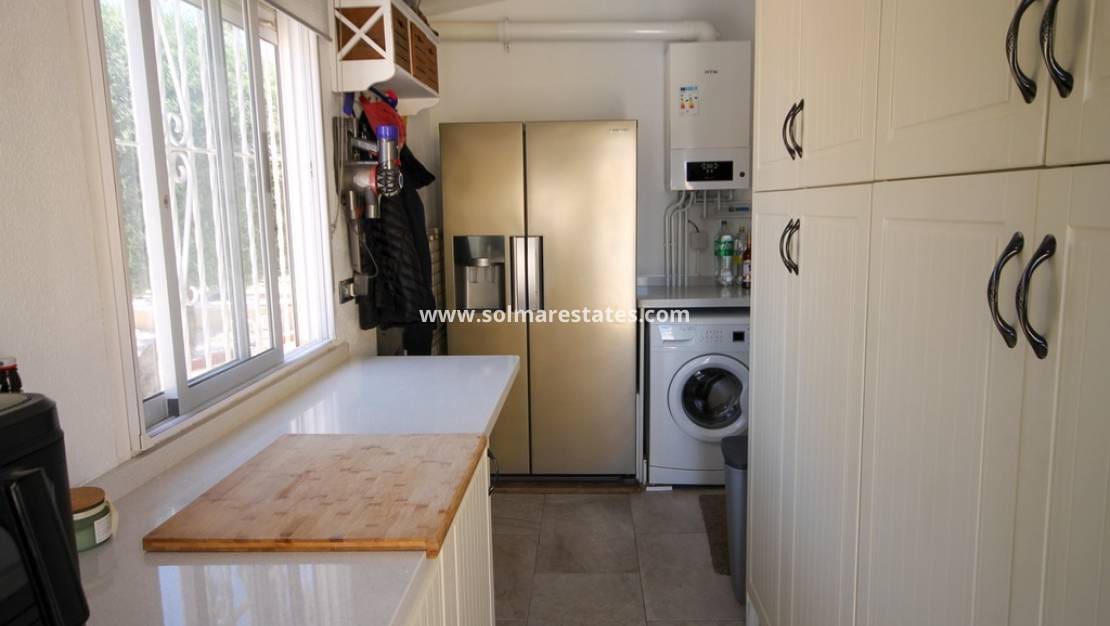 Pareado de 3 habitaciones en Villamartin en venta con piscina - 247.500 € (Ref: 9938517)