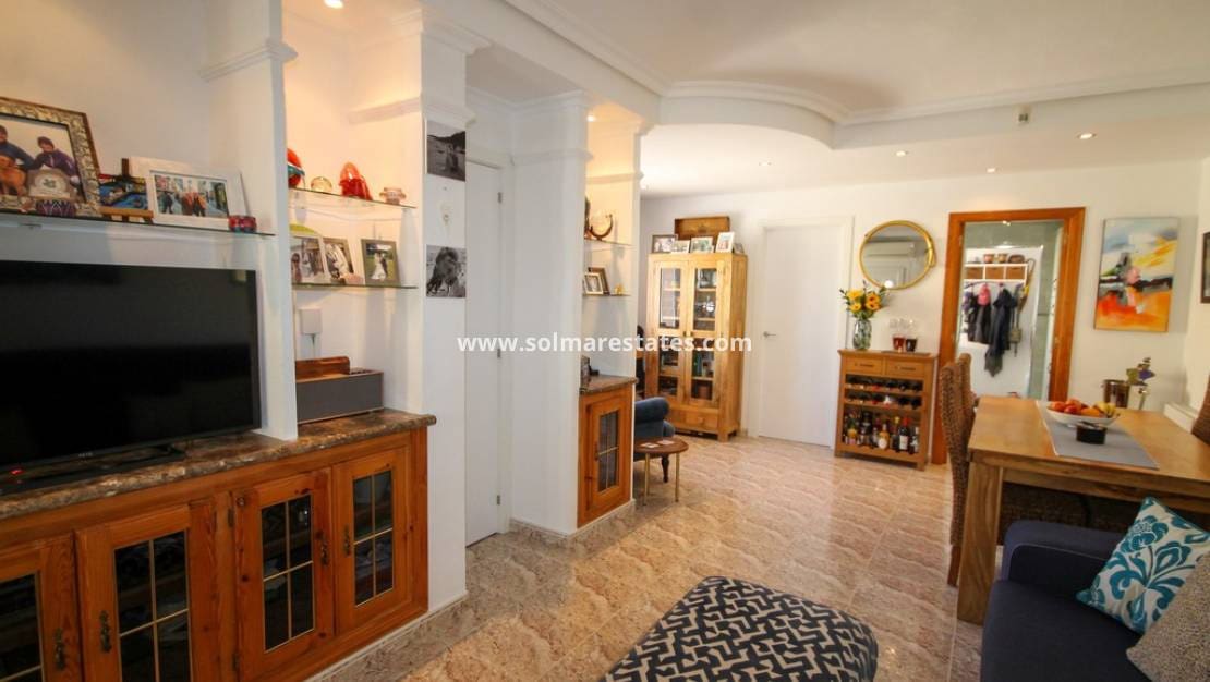 Pareado de 3 habitaciones en Villamartin en venta con piscina - 247.500 € (Ref: 9938517)