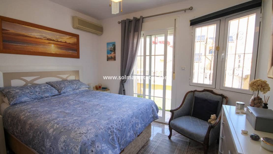 Pareado de 3 habitaciones en Villamartin en venta con piscina - 247.500 € (Ref: 9938517)