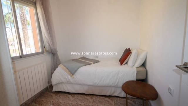 3 quarto Moradia Geminada para venda em Villamartin, Orihuela com piscina - 247 500 € (Ref: 9938517)