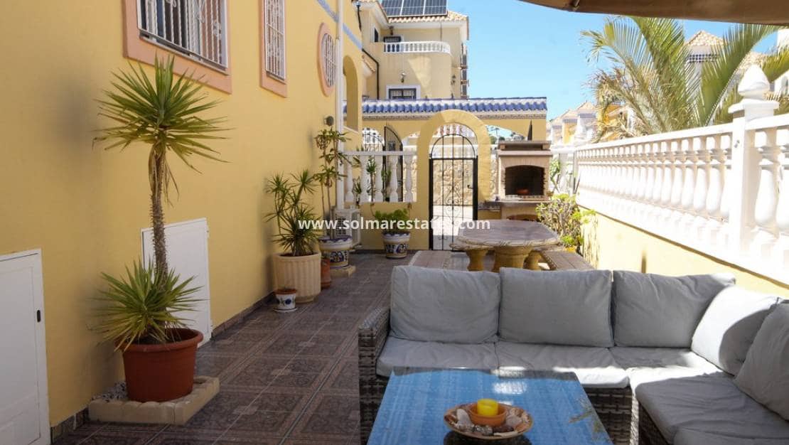 Pareado de 3 habitaciones en Villamartin en venta con piscina - 247.500 € (Ref: 9938517)
