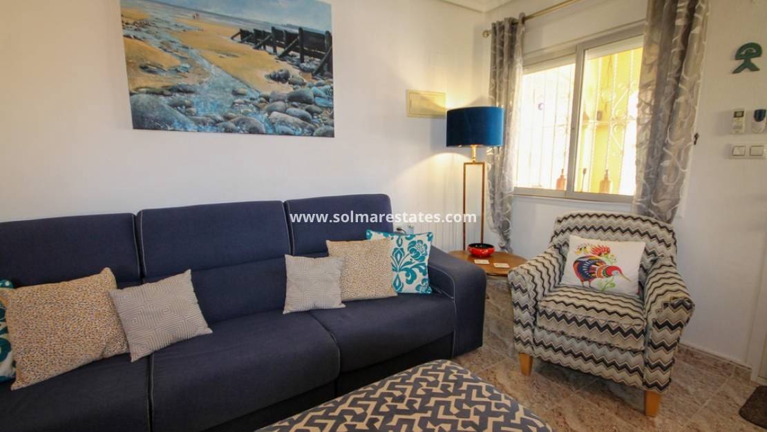 Pareado de 3 habitaciones en Villamartin en venta con piscina - 247.500 € (Ref: 9938517)