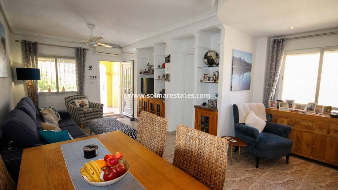 Pareado de 3 habitaciones en Villamartin en venta con piscina - 247.500 € (Ref: 9938517)