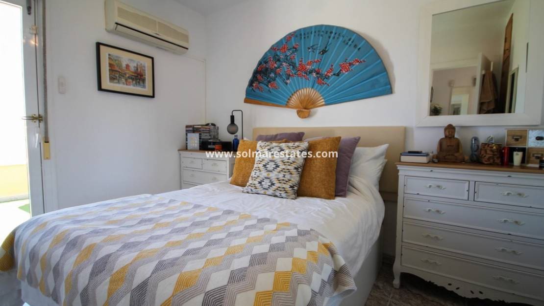 Pareado de 3 habitaciones en Villamartin en venta con piscina - 247.500 € (Ref: 9938517)