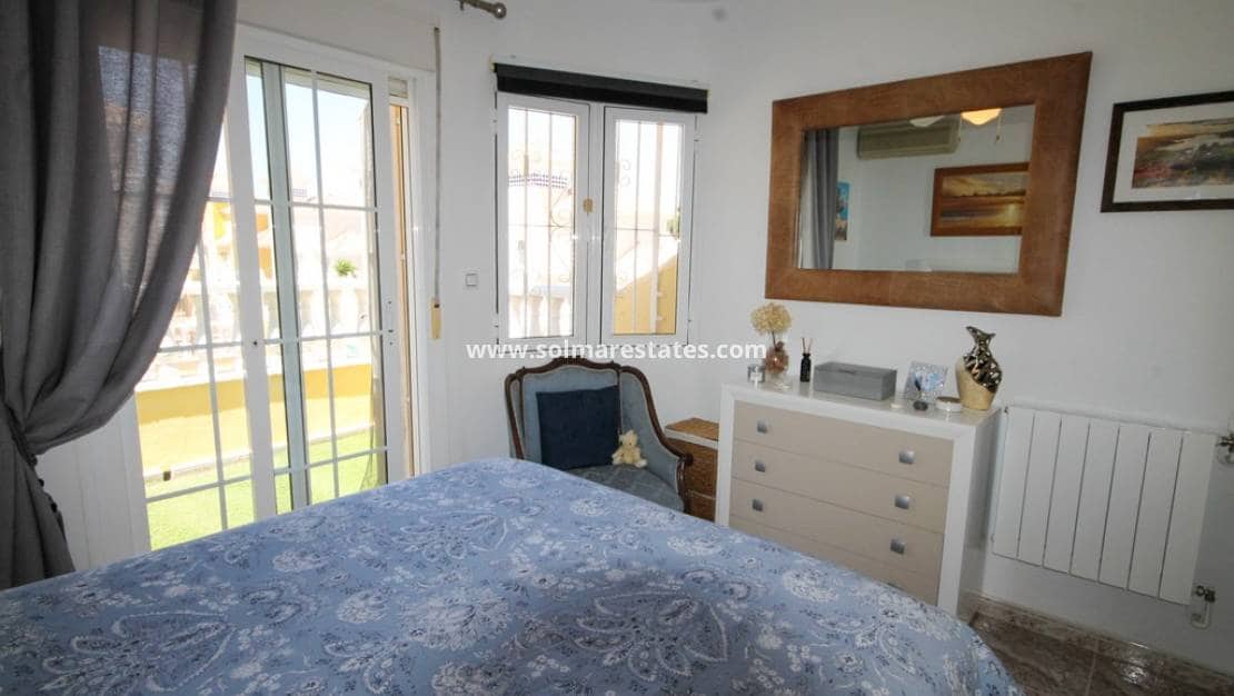 Pareado de 3 habitaciones en Villamartin en venta con piscina - 247.500 € (Ref: 9938517)