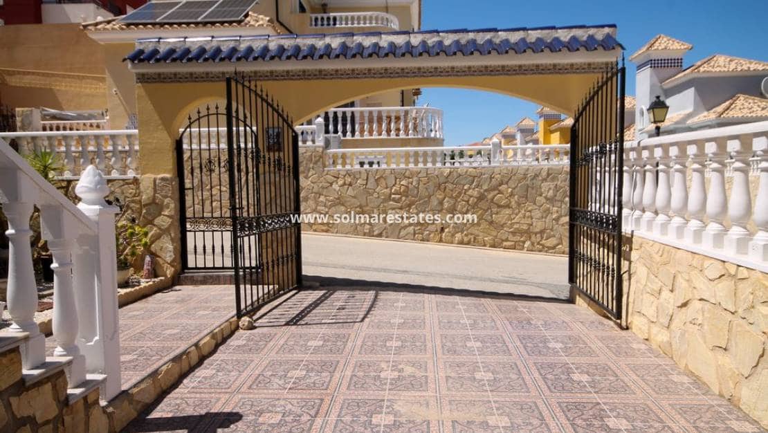 Pareado de 3 habitaciones en Villamartin en venta con piscina - 247.500 € (Ref: 9938517)