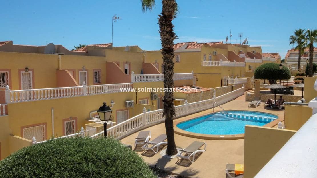 Pareado de 3 habitaciones en Villamartin en venta con piscina - 247.500 € (Ref: 9938517)