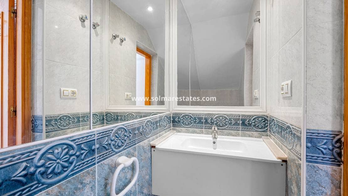 3 slaapkamer Huis te koop in Villamartin met zwembad - € 189.000 (Ref: 9938885)
