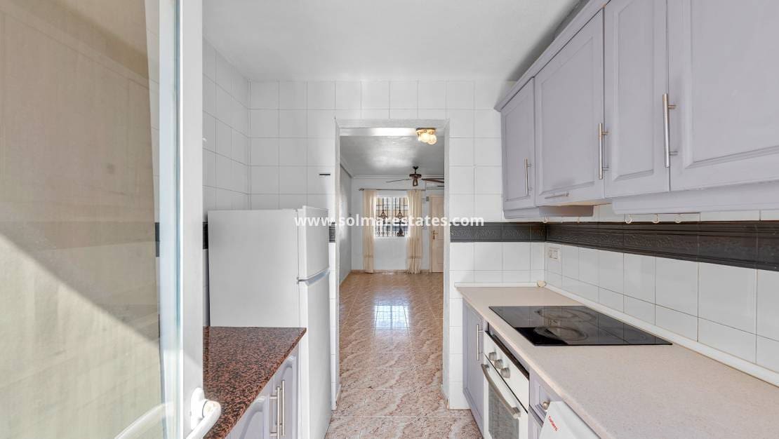 3 slaapkamer Huis te koop in Villamartin met zwembad - € 189.000 (Ref: 9938885)
