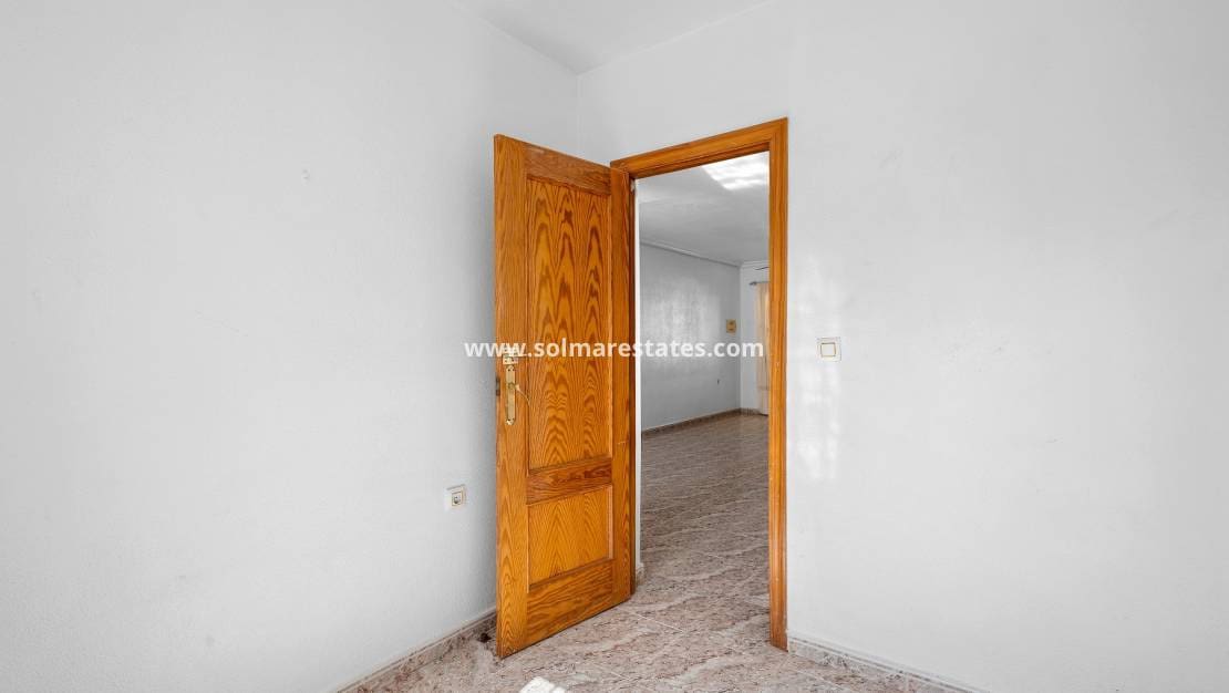 3 slaapkamer Huis te koop in Villamartin met zwembad - € 189.000 (Ref: 9938885)