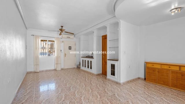 3 soveværelse Byhus til salg i Villamartin, Orihuela med swimmingpool - € 189.000 (Ref: 9938885)