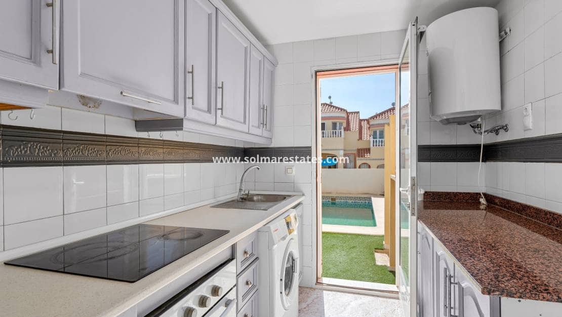 3 slaapkamer Huis te koop in Villamartin met zwembad - € 189.000 (Ref: 9938885)