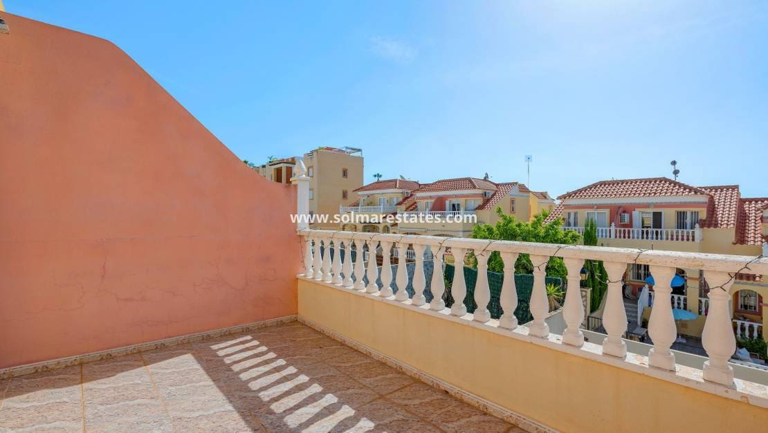 3 slaapkamer Huis te koop in Villamartin met zwembad - € 189.000 (Ref: 9938885)