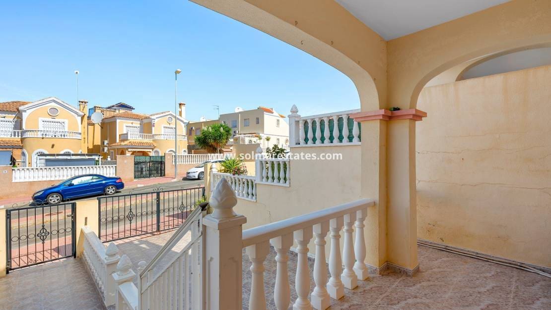 3 slaapkamer Huis te koop in Villamartin met zwembad - € 189.000 (Ref: 9938885)