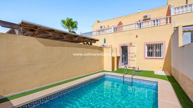 3 soveværelse Byhus til salg i Villamartin, Orihuela med swimmingpool - € 189.000 (Ref: 9938885)