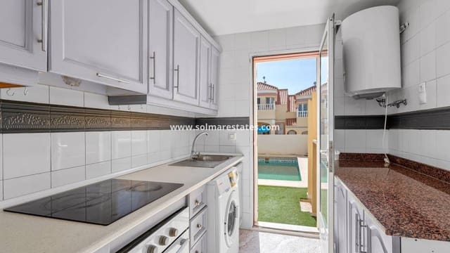 3 soveværelse Byhus til salg i Villamartin, Orihuela med swimmingpool - € 189.000 (Ref: 9938885)