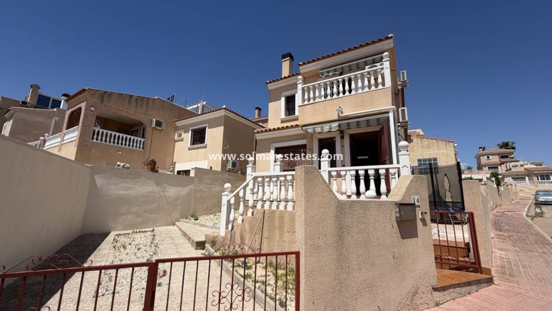 3 soverom Villa til salgs i Villamartin med svømmebasseng - € 229 000 (Ref: 9938990)