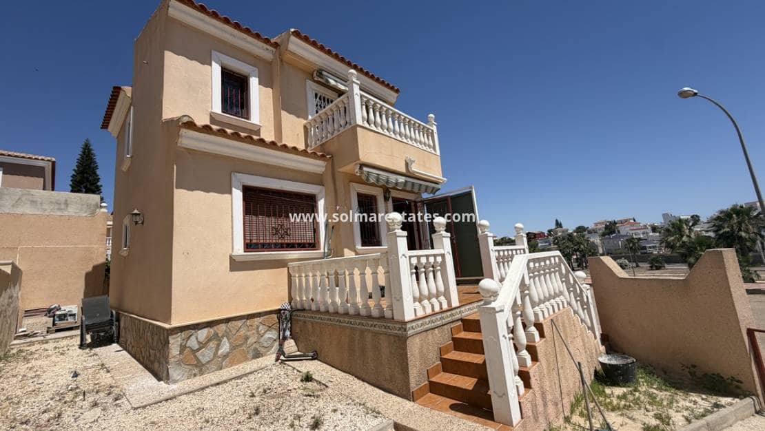 3 soverom Villa til salgs i Villamartin med svømmebasseng - € 229 000 (Ref: 9938990)